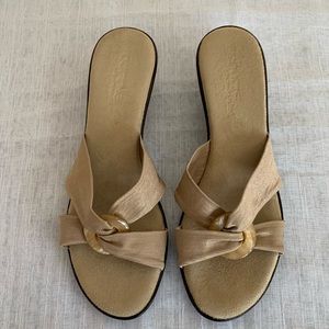 New Italian handmade Slides with Buckle 9M 
Wedges
Size: US 9M